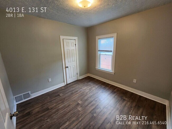Building Photo - 4013 E. 131 ST-