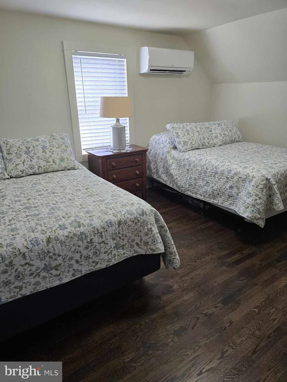 Building Photo - 1358 Graves Mill Rd