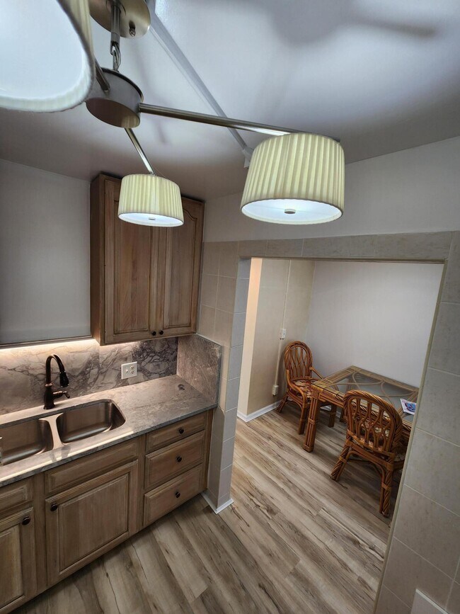 Building Photo - 106 Suffolk C