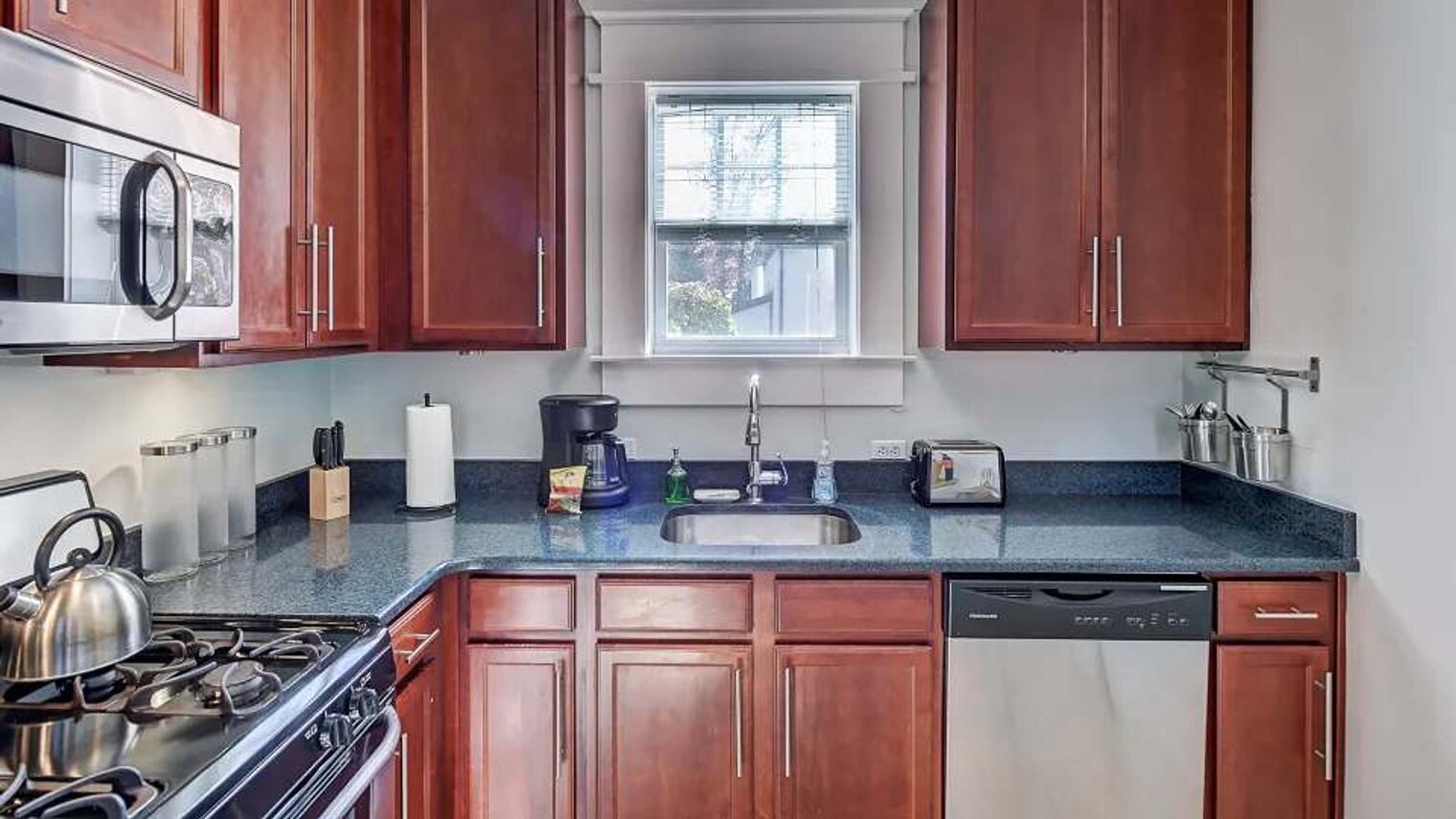 Building Photo - 800 Magnolia Ave