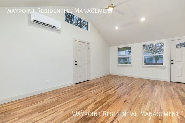 Building Photo - 2989 S Ivy St