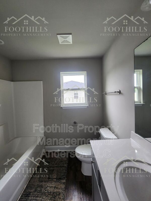 Building Photo - 102 David St