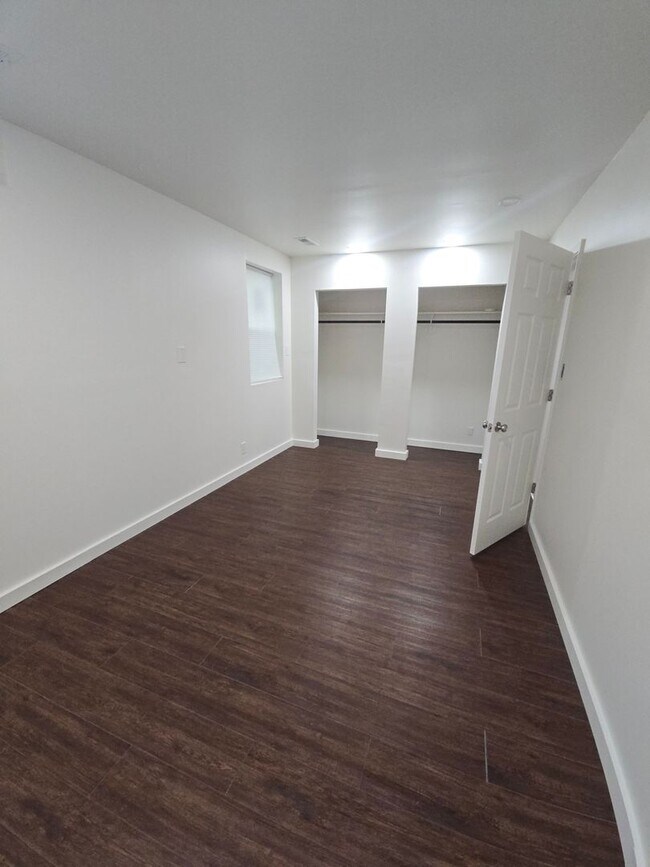 Building Photo - 1 bedroom with office and full bathroom