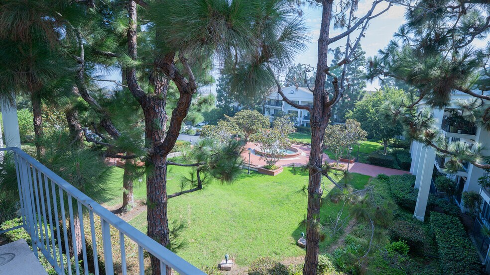 Building Photo - 102 Scholz Plz