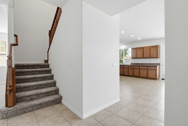 Building Photo - 1059 Vista Pointe Blvd