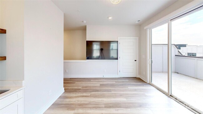 Building Photo - 7017 Louie Ln