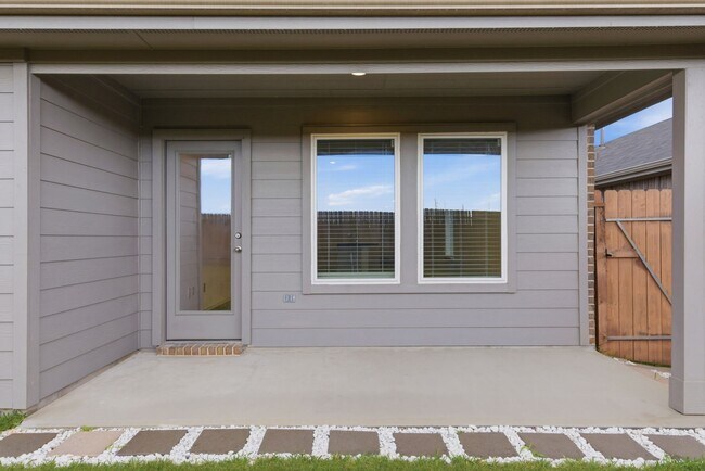 Building Photo - 24343 Saddlestone Green Dr