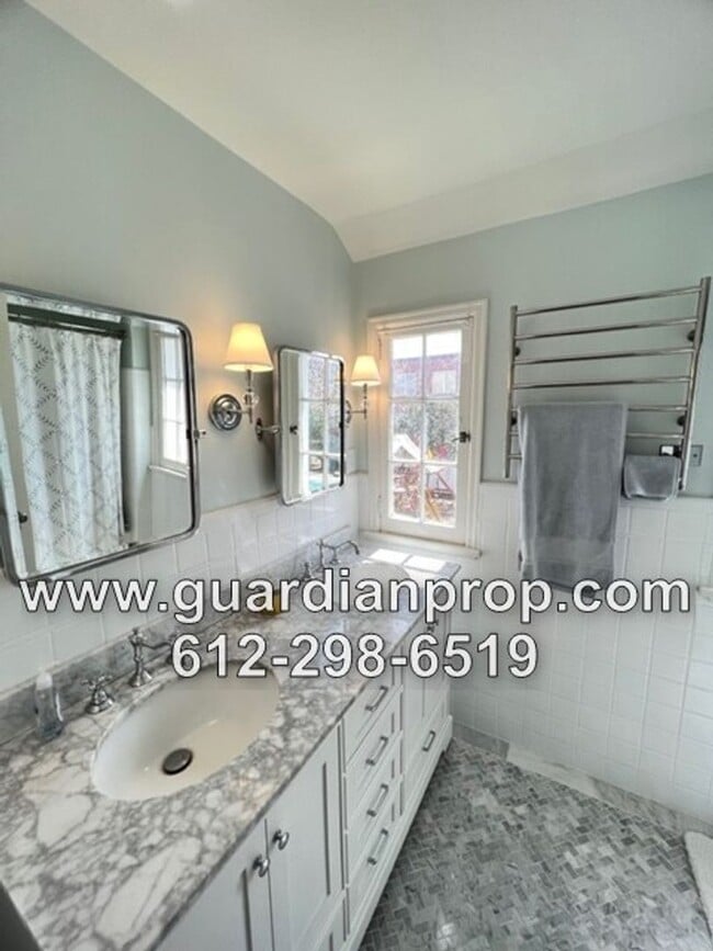 Building Photo - Highland Park House Available Mid July, Up...