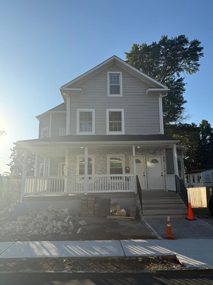 Building Photo - 51 N Maple Ave
