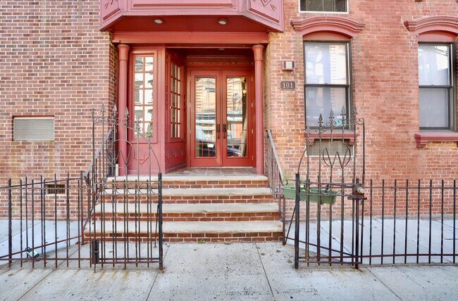 Building Photo - 101 Willow Ave
