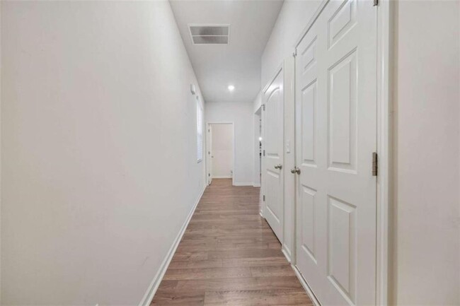 Building Photo - 826 Bentley Dr