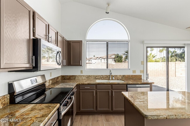 Building Photo - 768 S Martinique Dr