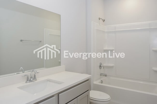 Building Photo - 221 Shangrila Wy