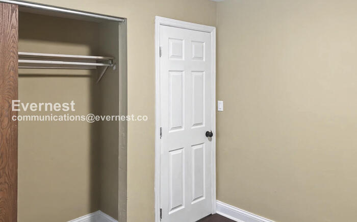 Building Photo - 1006 E 15th Ave