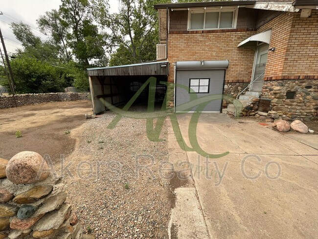 Building Photo - 1124 Lake Ave