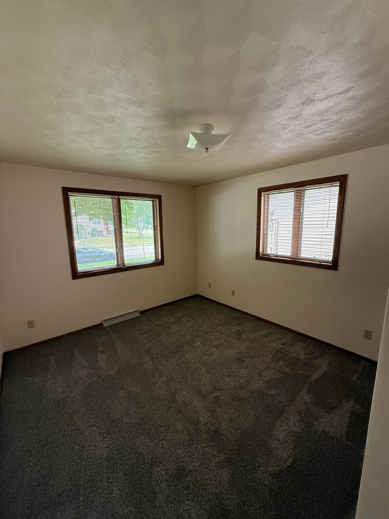 Building Photo - 510 S Kensington Dr