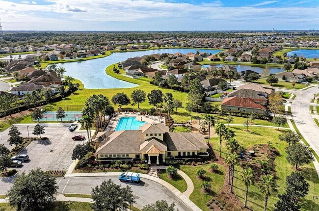 Building Photo - Gorgeous townhome! Community pool! fitness center!