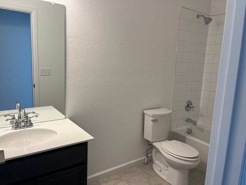 Building Photo - 1910 Rosen Dr