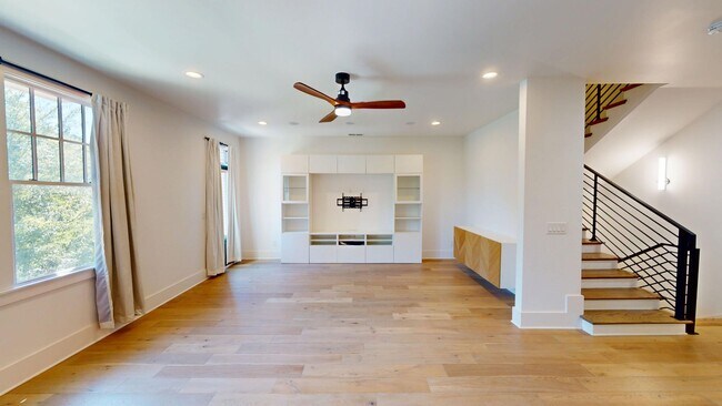 Building Photo - 617 W Worthington Ave
