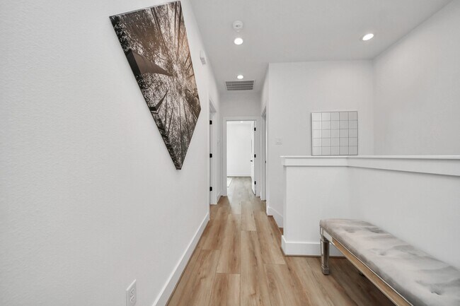 Building Photo - 505 Middle St