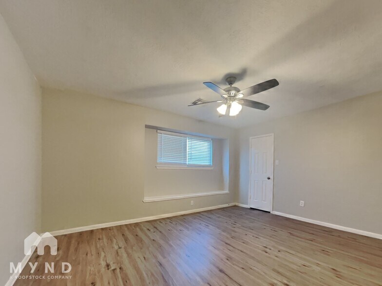 Building Photo - 275 Indian Falls S