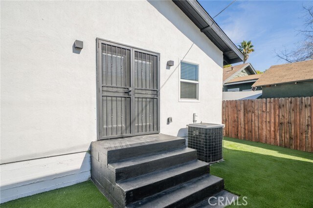 Building Photo - 1946 Corson St