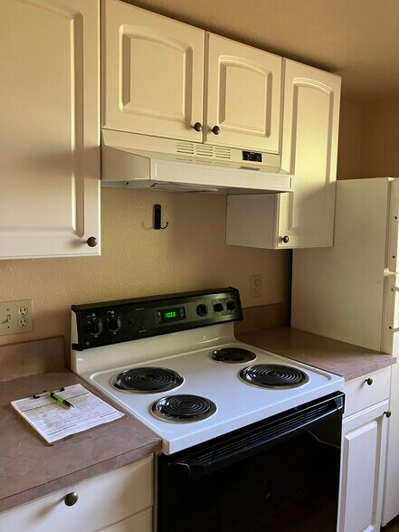 Kitchen - 26027 Woodland Way S
