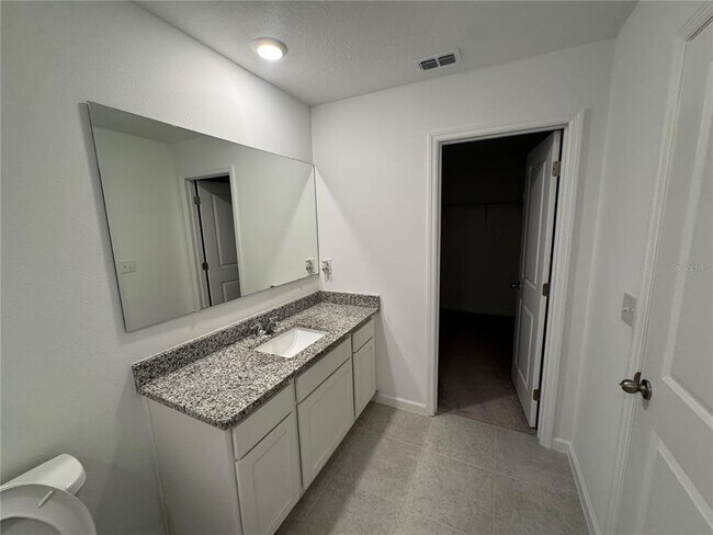 Building Photo - 5909 Chestnut Grv Pl