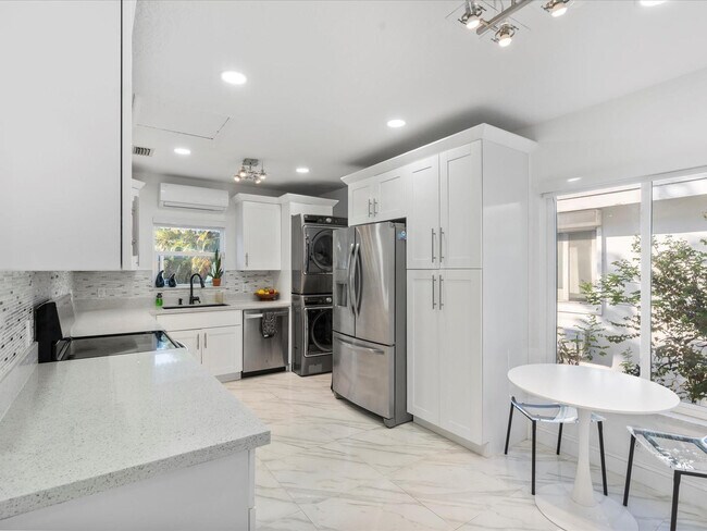 Building Photo - 9232 Harding Ave