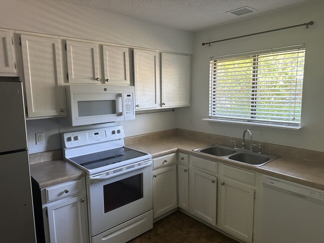 Building Photo - 2900 Heathstead Place