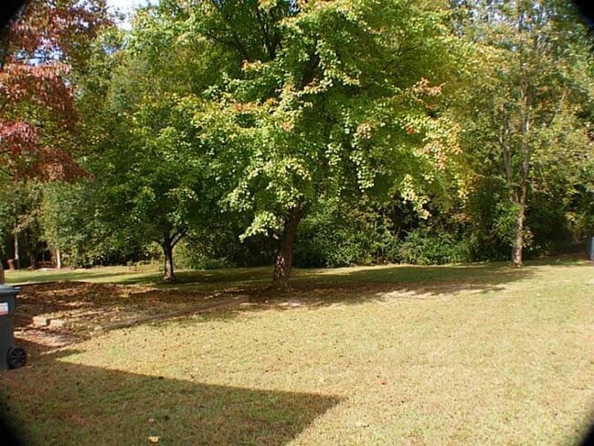 Building Photo - 180 Bruce Ct