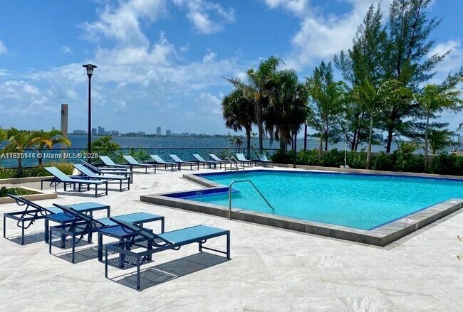 Building Photo - 11113 Biscayne Blvd