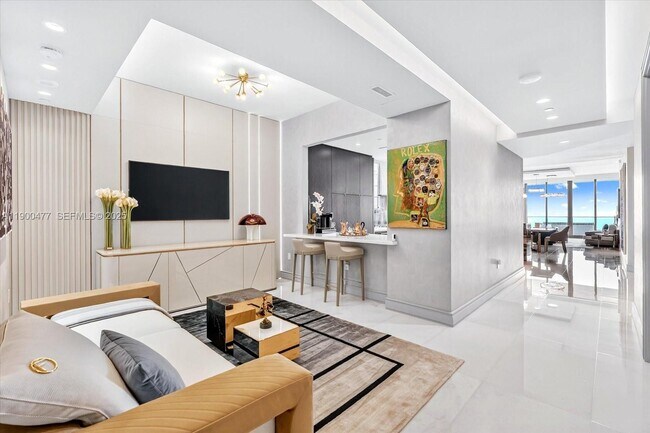 Building Photo - 17901 Collins Ave