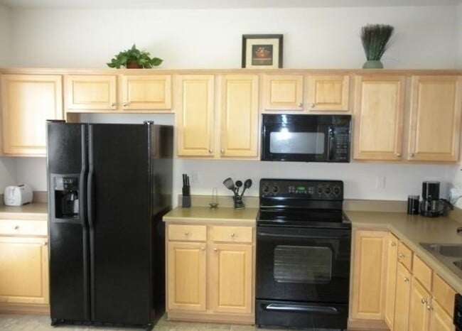 Building Photo - Spacious 3 bed Townhome close to new Apple campus and Panther Creek High School