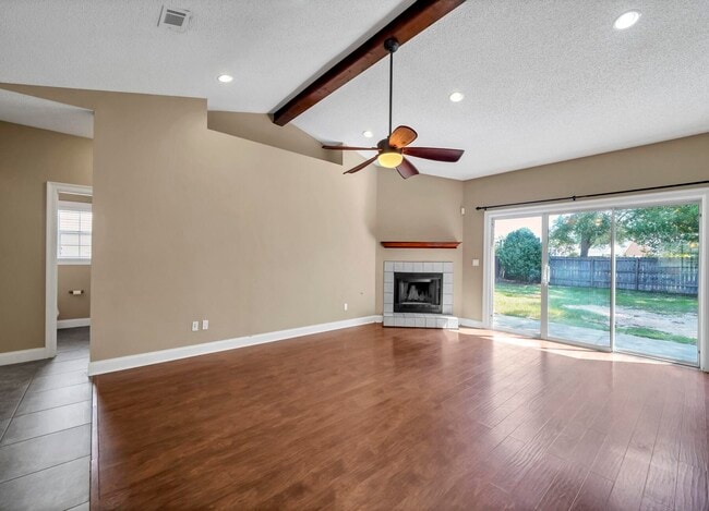 Building Photo - 4469 Parkwood Square