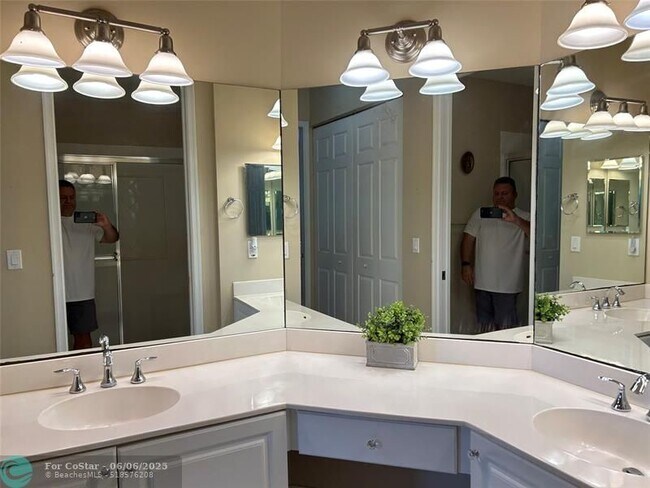 Building Photo - 3600 Oaks Clubhouse Dr