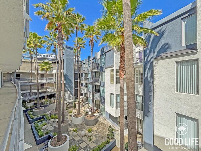 Building Photo - Sleek 1B/1BA Condo in the Heart of Marina District with A/C, In-Unit W/D & Reserved Parking!