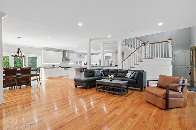 Building Photo - 22 Austin Ln