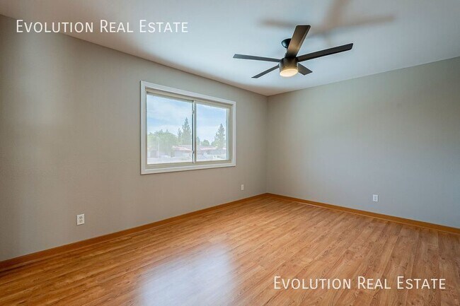 Building Photo - 2033 S Paseo Loma