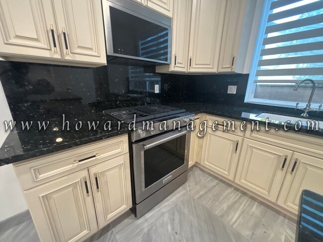 Building Photo - 2017 Centinela Ave