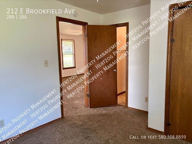Building Photo - 212 E Brookfield Ave