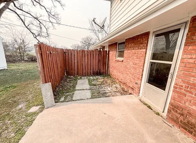 Building Photo - 143 Ramblewood Rd