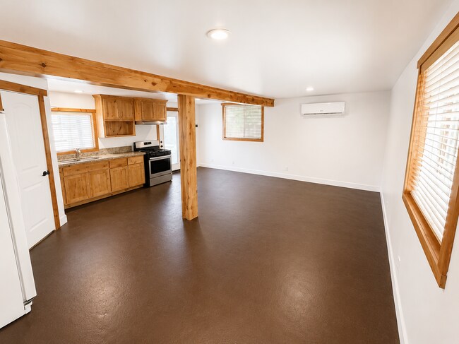 Building Photo - 2245 Ceanothus Ave