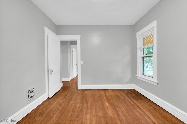 Building Photo - 1239 W 115th St