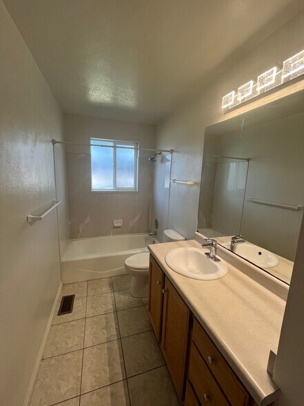 Building Photo - 171 E 850 S