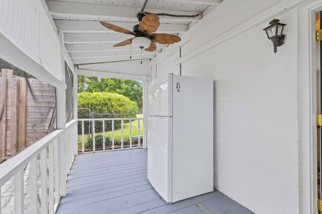 Building Photo - 1126 Pleasant Pines St