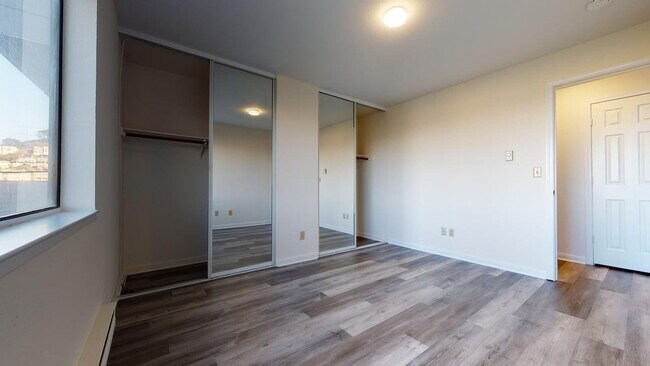 Building Photo - Charming 2BD/1BA Apartment in Prime Neighborhood with Parking