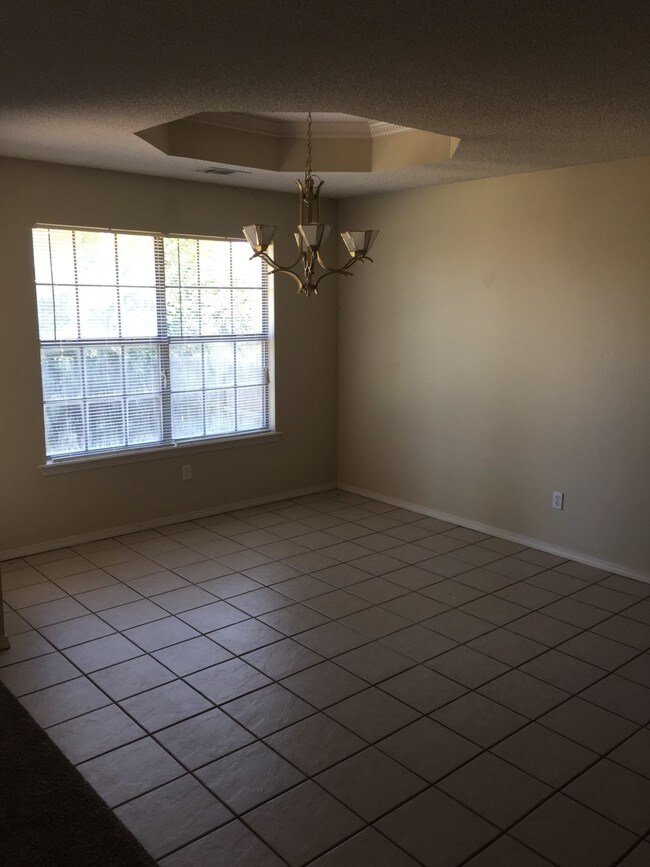 Building Photo - 305 Northridge Dr