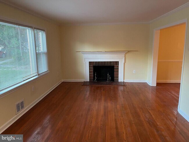 Building Photo - 6518 8th Ave