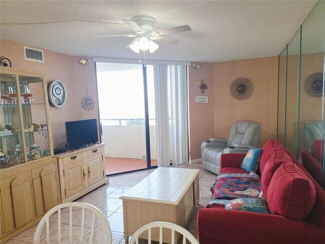 Building Photo - 6009 Sea Ranch Dr